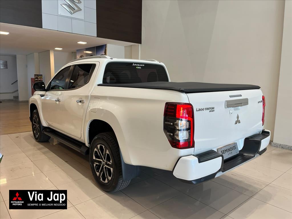 Mitsubishi-L200 TRITON-2.4 16V TURBO DIESEL SPORT HPE-S CD 4P 4X4 AUTOMÁTICO