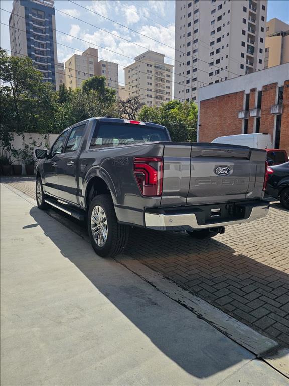 Ford-F-150-5.0 V8 GASOLINA CD LARIAT FX4 AUTOMÁTICO