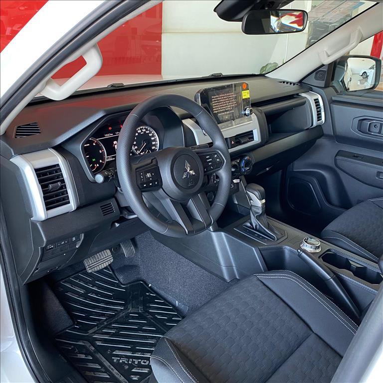 Mitsubishi-TRITON-2.4 BITURBO DIESEL CD GLS 4X4 AUTOMÁTICO