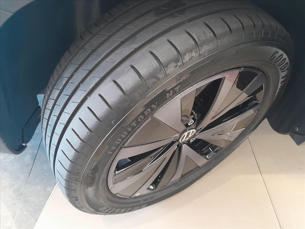 TAOS 1.4 250 TSI TOTAL FLEX COMFORTLINE AUTOMÁTICO8