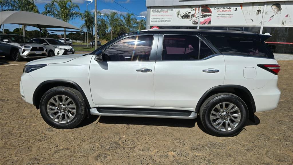 HILUX SW4 2.8 D-4D TURBO DIESEL SRX 7L 4X4 AUTOMÁTICO7