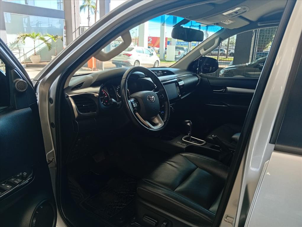 HILUX 2.8 D-4D TURBO DIESEL CD SRV 4X4 AUTOMÁTICO6