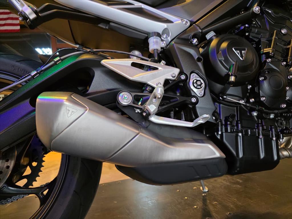 STREET TRIPLE R ABS