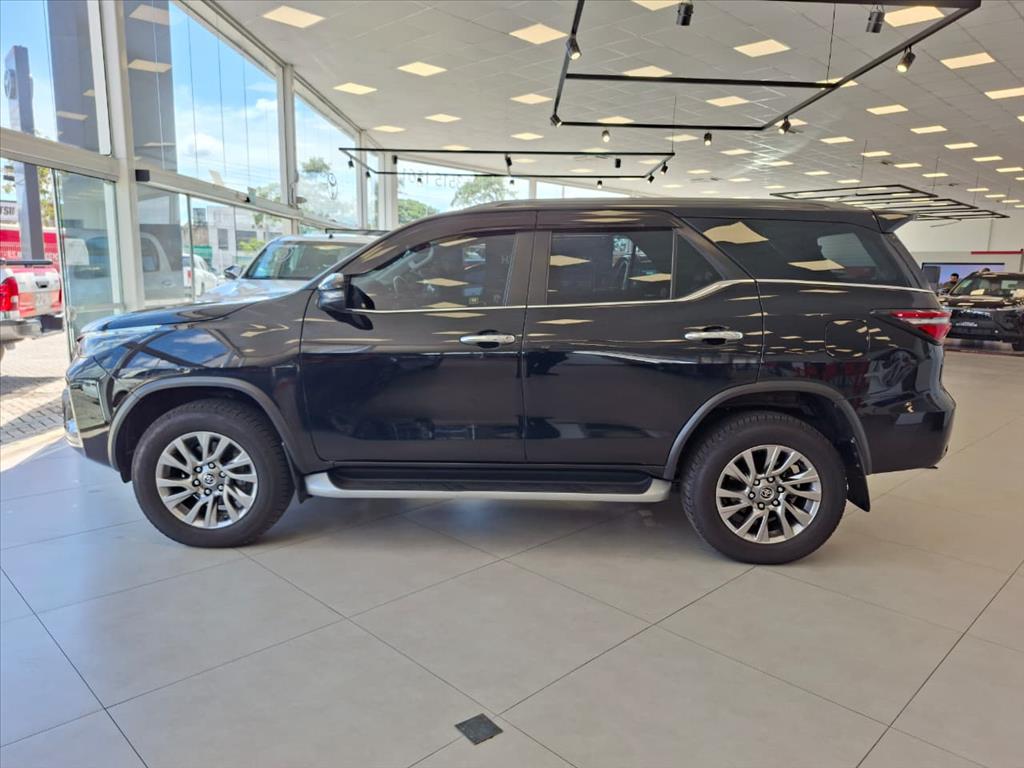 HILUX SW4 2.8 D-4D TURBO DIESEL SRX 7L 4X4 AUTOMÁTICO4