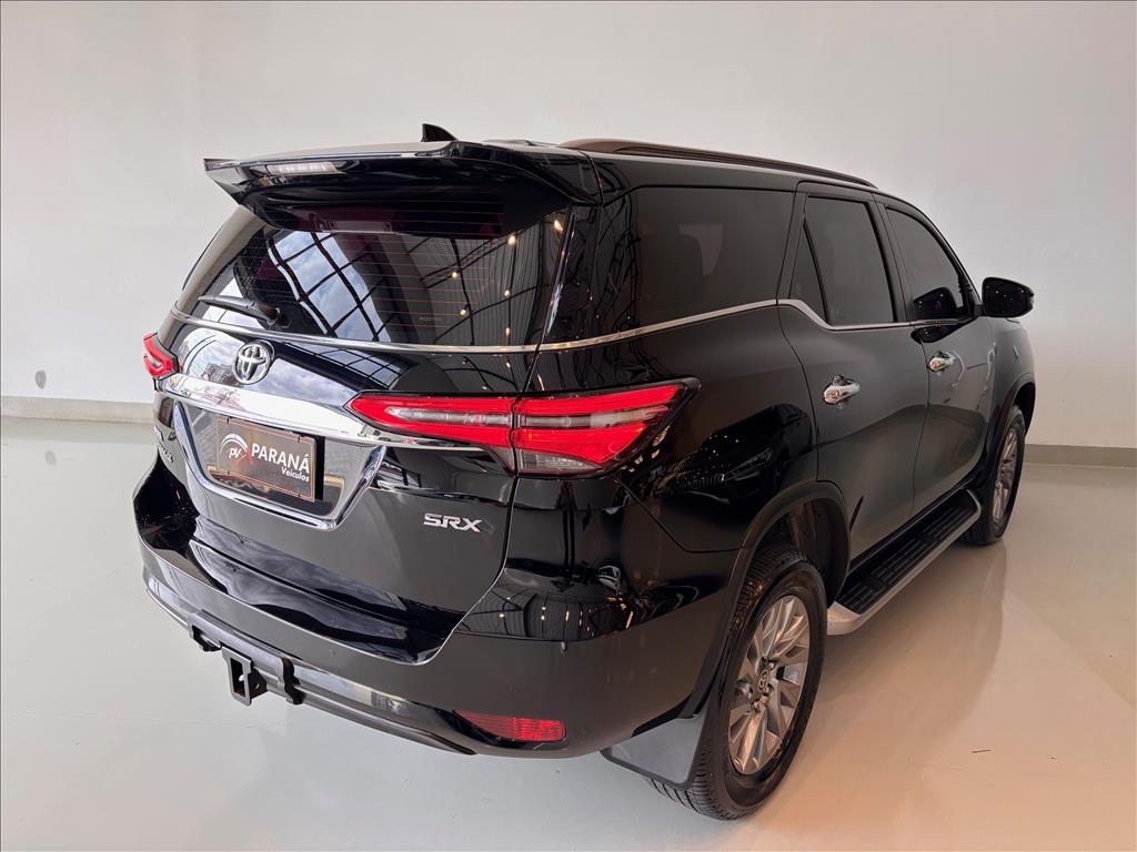 TOYOTA HILUX SW4 2.8 D-4D TURBO DIESEL SRX 7L 4X4 AUTOMÁTICO-6 - Paraná Veículos Campinas - Veículos novos e seminovos com qualidade e procedência - 0