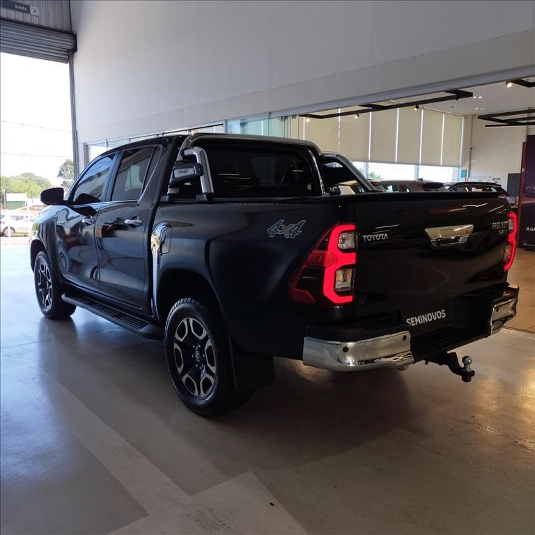 HILUX 2.8 D-4D TURBO DIESEL CD SRX 4X4 AUTOMÁTICO5