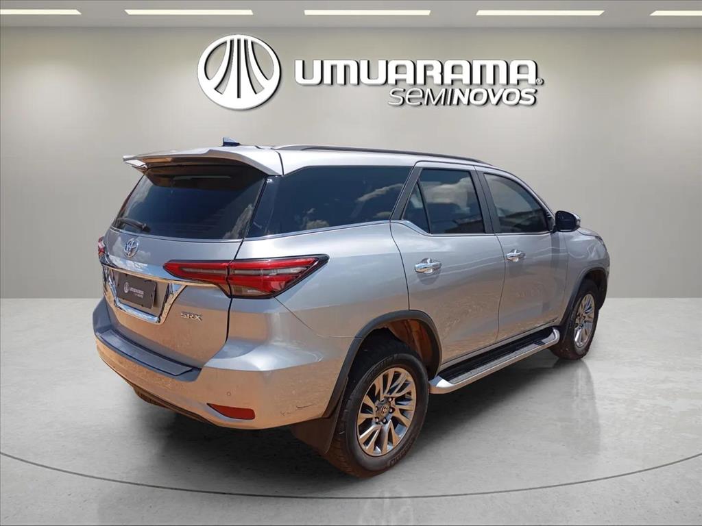 HILUX SW4 2.8 D-4D TURBO DIESEL SRX 7L 4X4 AUTOMÁTICO4