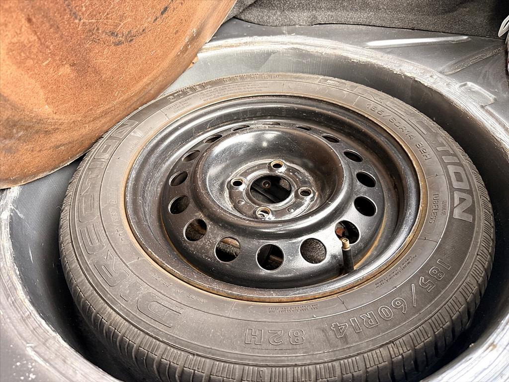 Volkswagen Gol - 1.0 MI 8V FLEX 4P MANUAL G.IV