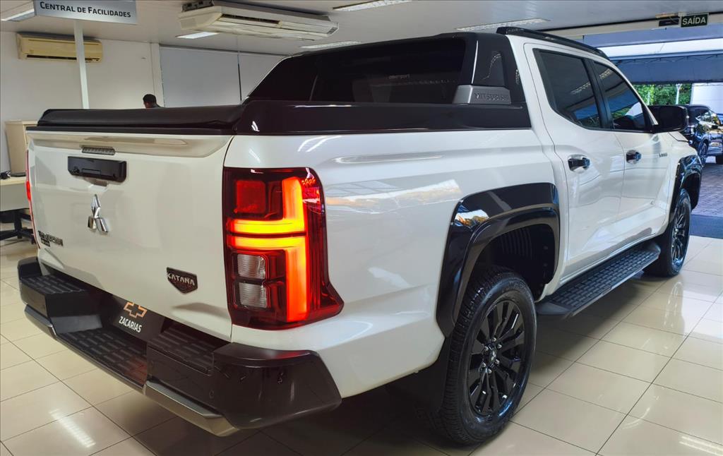 TRITON 2.4 BITURBO DIESEL CD KATANA 4X4 AUTOMÁTICO4