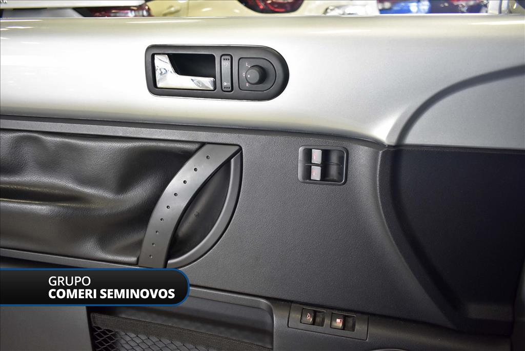 NEW BEETLE 2.0 MI 8V GASOLINA 2P TIPTRONIC11