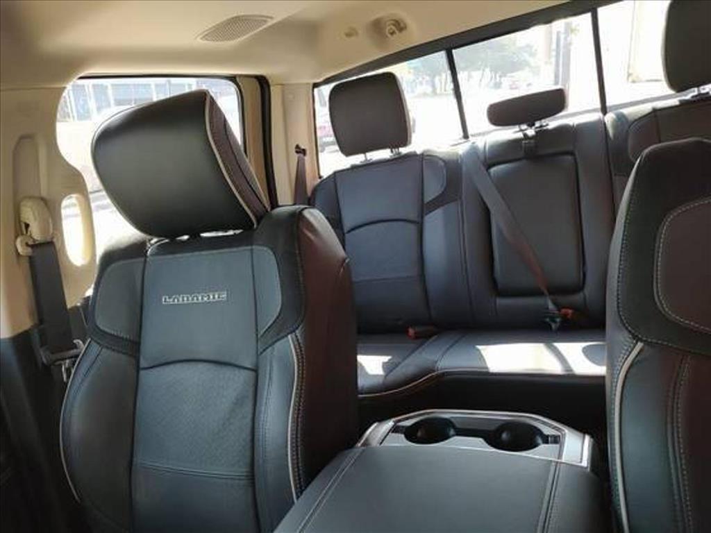 2500 6.7 I6 TURBO DIESEL LARAMIE CD 4X4 AUTOMÁTICO9