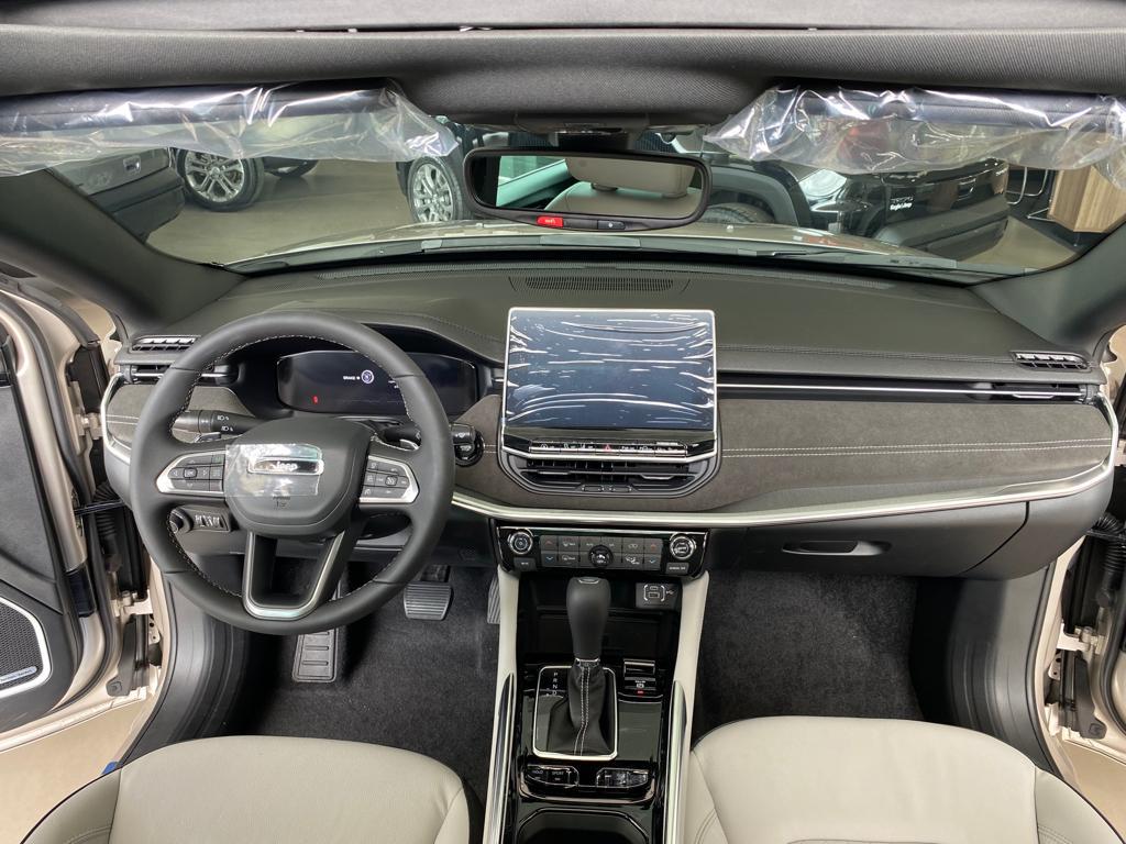 COMMANDER 1.3 T270 TURBO FLEX OVERLAND AT67