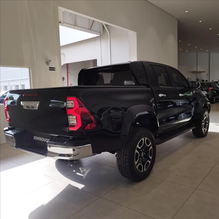 HILUX 2.8 D-4D TURBO DIESEL CD SRX PLUS 4X4 AUTOMÁTICO3