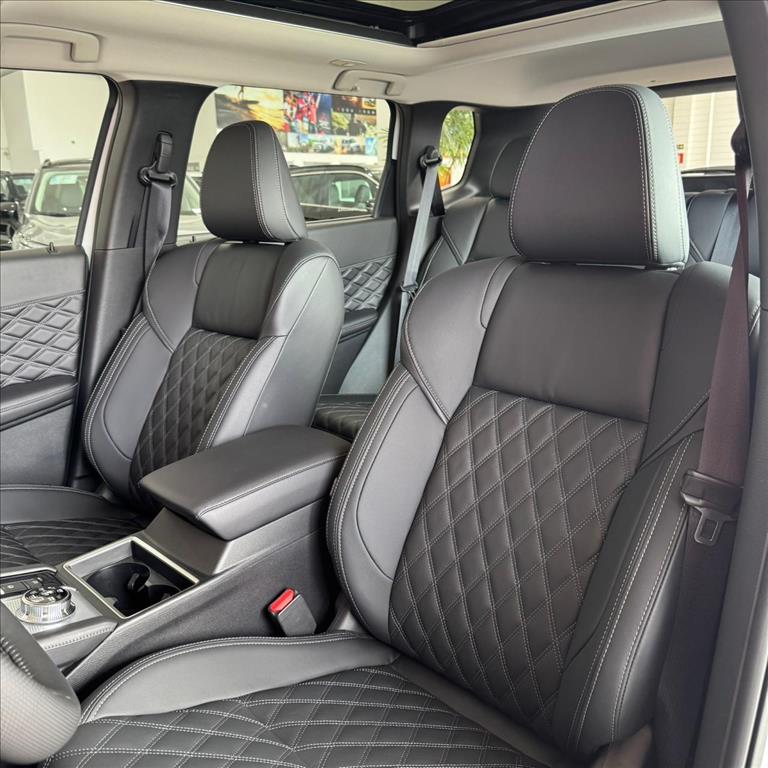 Mitsubishi-OUTLANDER-2.4 PHEV HPE-S S-AWC DHT