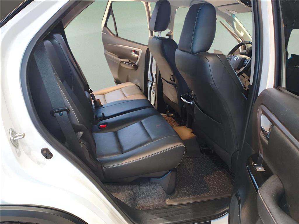 HILUX SW4 2.8 D-4D TURBO DIESEL SRX 7L 4X4 AUTOMÁTICO14