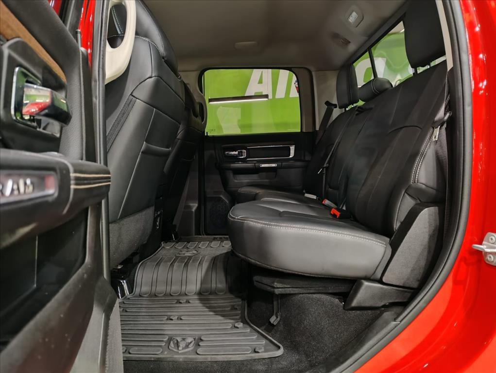 CLASSIC 5.7 V8 GASOLINA LARAMIE NIGHT EDITION CD 4X4 AUTOMÁTICO6