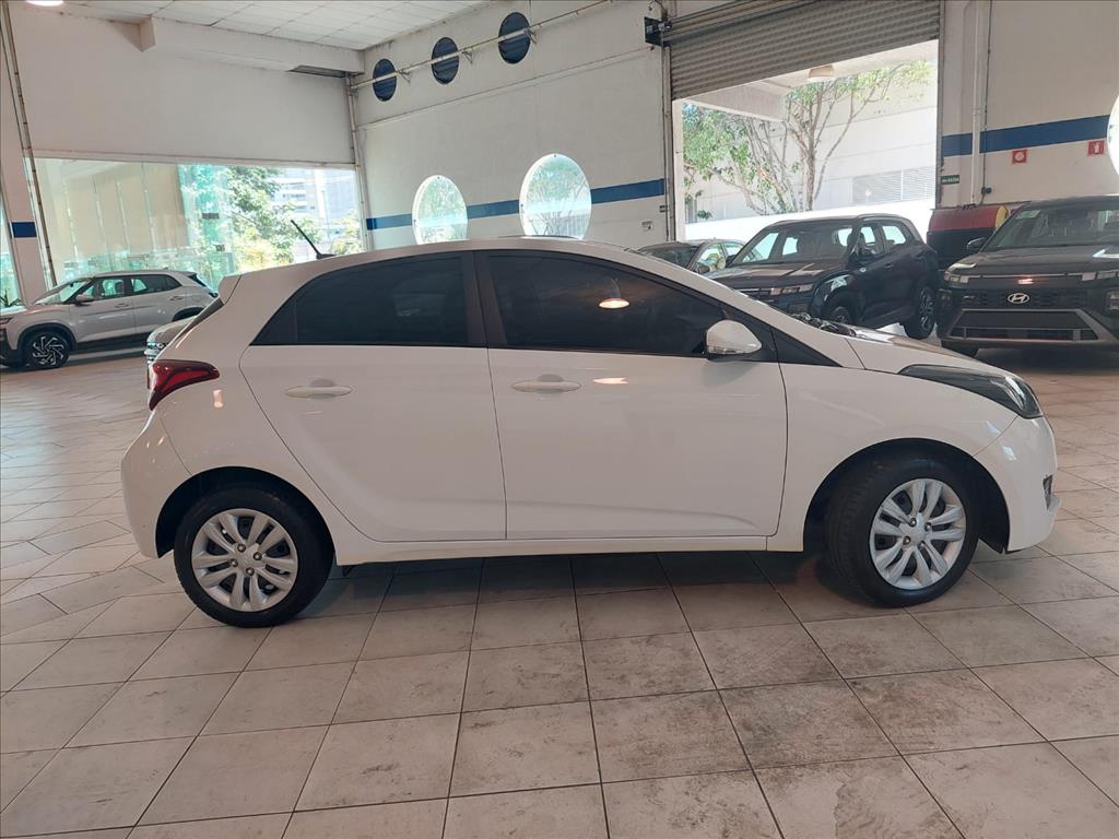 Hyundai-HB20-1.6 COMFORT PLUS 16V FLEX 4P AUTOMÁTICO