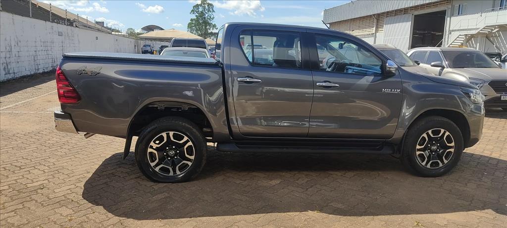 HILUX 2.8 D-4D TURBO DIESEL CD SRV 4X4 AUTOMÁTICO2