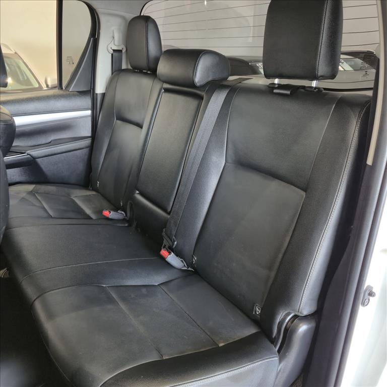 HILUX 2.8 D-4D TURBO DIESEL CD SRV 4X4 AUTOMÁTICO15
