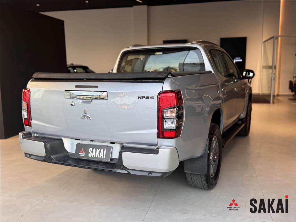 Mitsubishi-L200 TRITON-2.4 16V TURBO DIESEL SPORT HPE-S CD 4P 4X4 AUTOMÁTICO