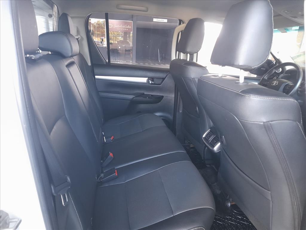 HILUX 2.8 D-4D TURBO DIESEL CD SRX 4X4 AUTOMÁTICO6