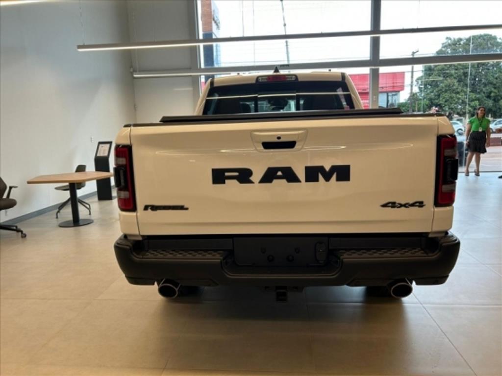1500 5.7 V8 GASOLINA REBEL CD 4X4 AUTOMÁTICO4