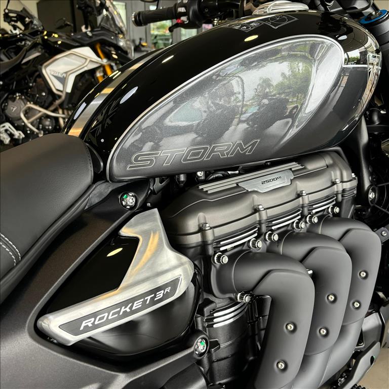 TRIUMPH-ROCKET-III STORM R
