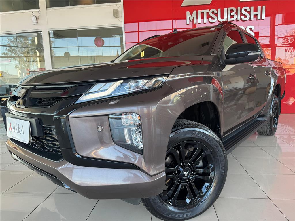 Mitsubishi-L200 TRITON-2.4 16V TURBO DIESEL SPORT HPE-S CD 4P 4X4 AUTOMÁTICO