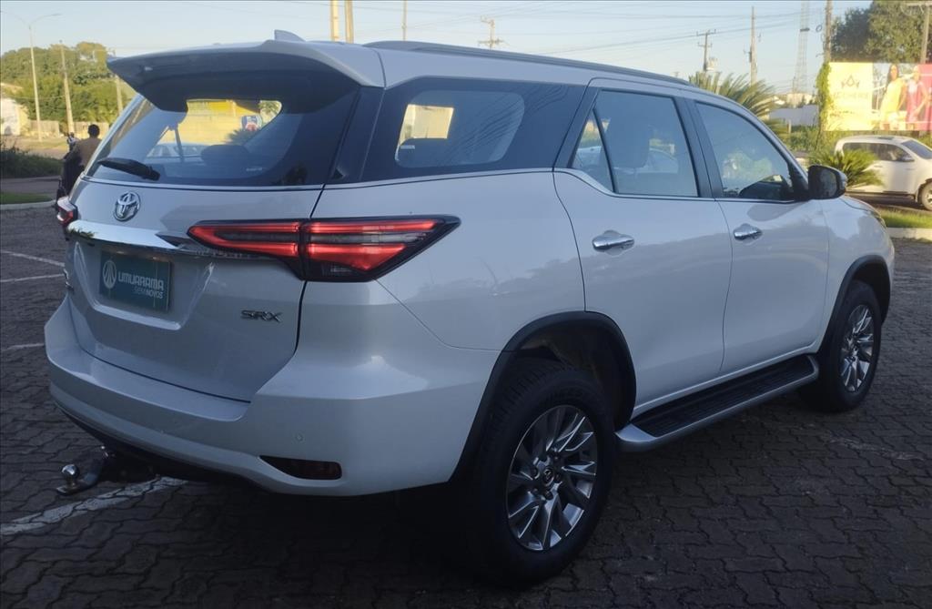 HILUX SW4 2.8 D-4D TURBO DIESEL SRX PLATINUM 7L 4X4 AUTOMÁTICO4