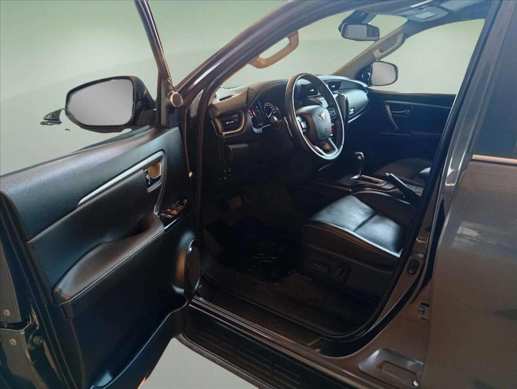 HILUX SW4 2.8 D-4D TURBO DIESEL SRX PLATINUM 7L 4X4 AUTOMÁTICO10