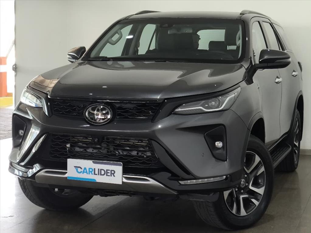 HILUX SW4 2.8 D-4D TURBO DIESEL SRX PLATINUM 7L 4X4 AUTOMÁTICO0