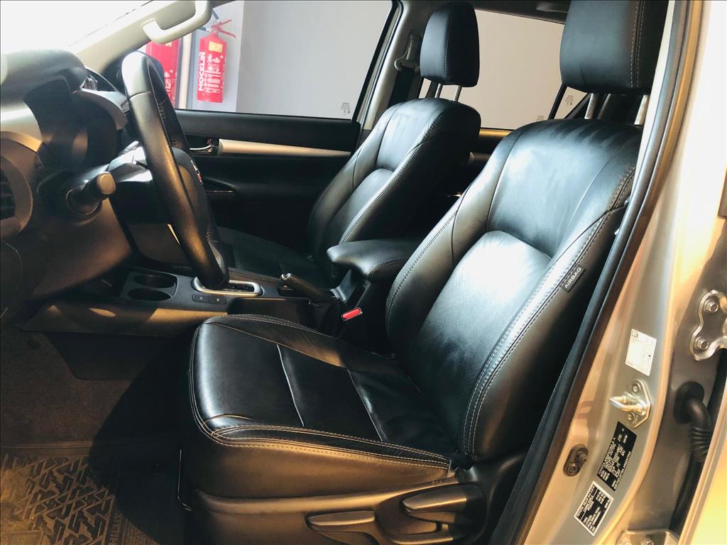 HILUX 2.8 D-4D TURBO DIESEL CD SR 4X4 AUTOMÁTICO7