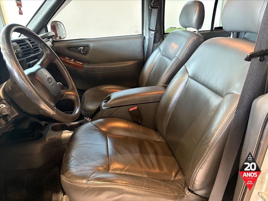GM - Chevrolet-S10-2.8 EXECUTIVE 4X4 CD 12V TURBO ELECTRONIC INTERCOOLER DIESEL 4P MANUAL