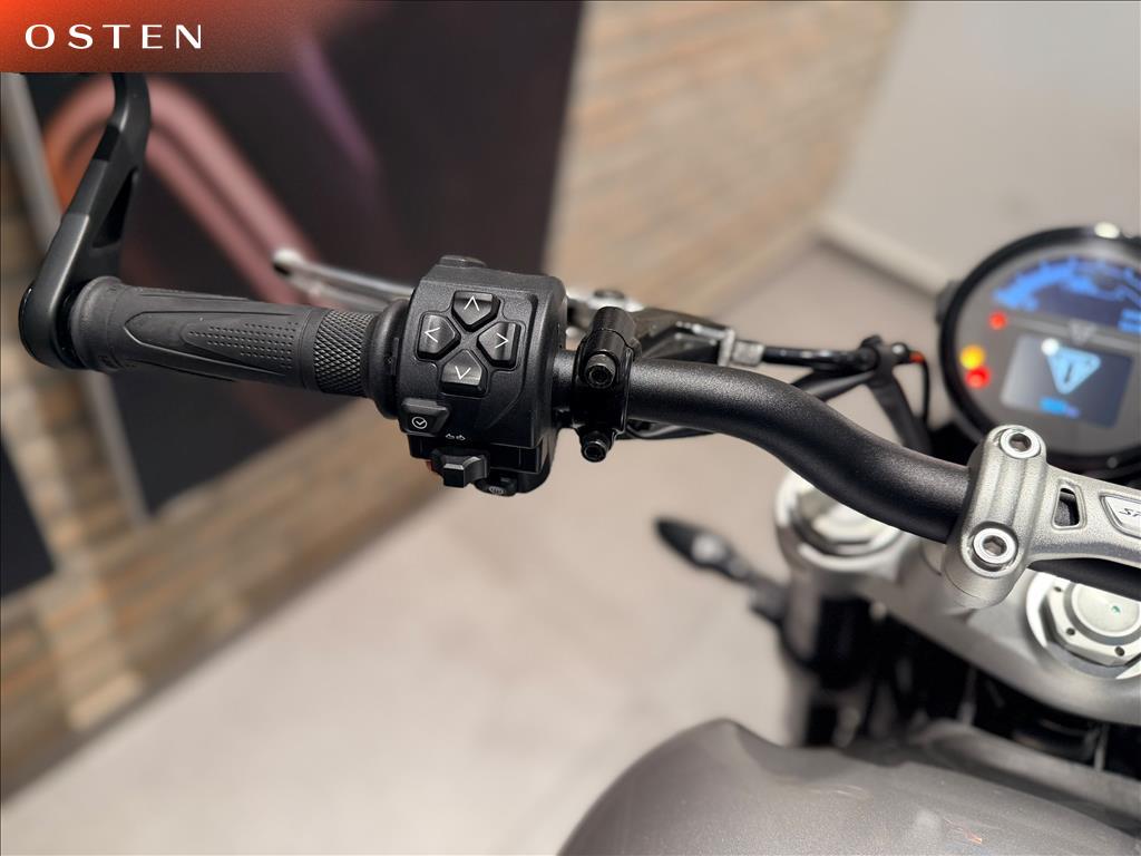 TRIUMPH-SPEED-TWIN