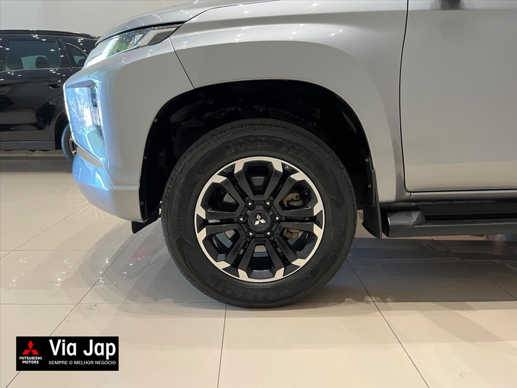 Mitsubishi-L200 TRITON-2.4 16V TURBO DIESEL SPORT HPE CD 4P 4X4 AUTOMÁTICO