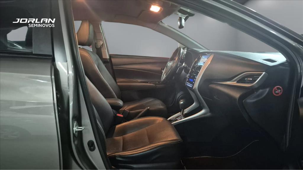 YARIS 1.5 16V FLEX SEDAN XS MULTIDRIVE8