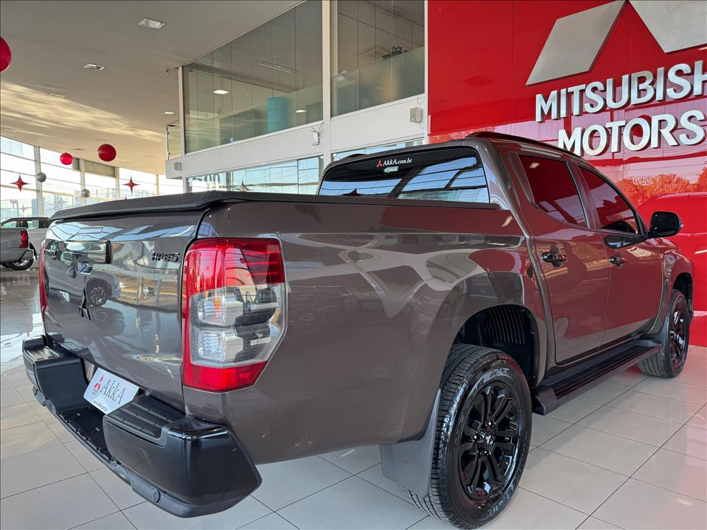 Mitsubishi-L200 TRITON-2.4 16V TURBO DIESEL SPORT HPE-S CD 4P 4X4 AUTOMÁTICO