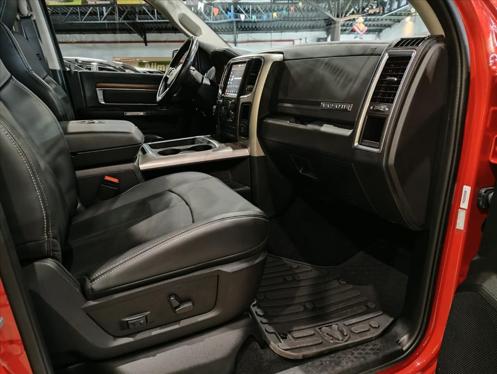 CLASSIC 5.7 V8 GASOLINA LARAMIE NIGHT EDITION CD 4X4 AUTOMÁTICO12