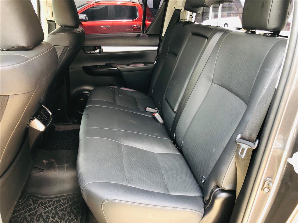 HILUX 2.8 D-4D TURBO DIESEL CD SRX 4X4 AUTOMÁTICO9