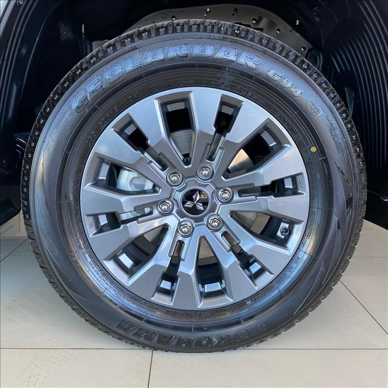 Mitsubishi-TRITON-2.4 BITURBO DIESEL CD HPE-S 4X4 AUTOMÁTICO