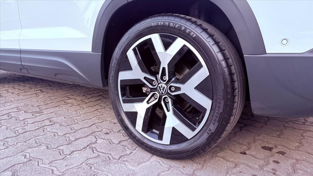 TAOS 1.4 250 TSI TOTAL FLEX HIGHLINE AUTOMÁTICO17