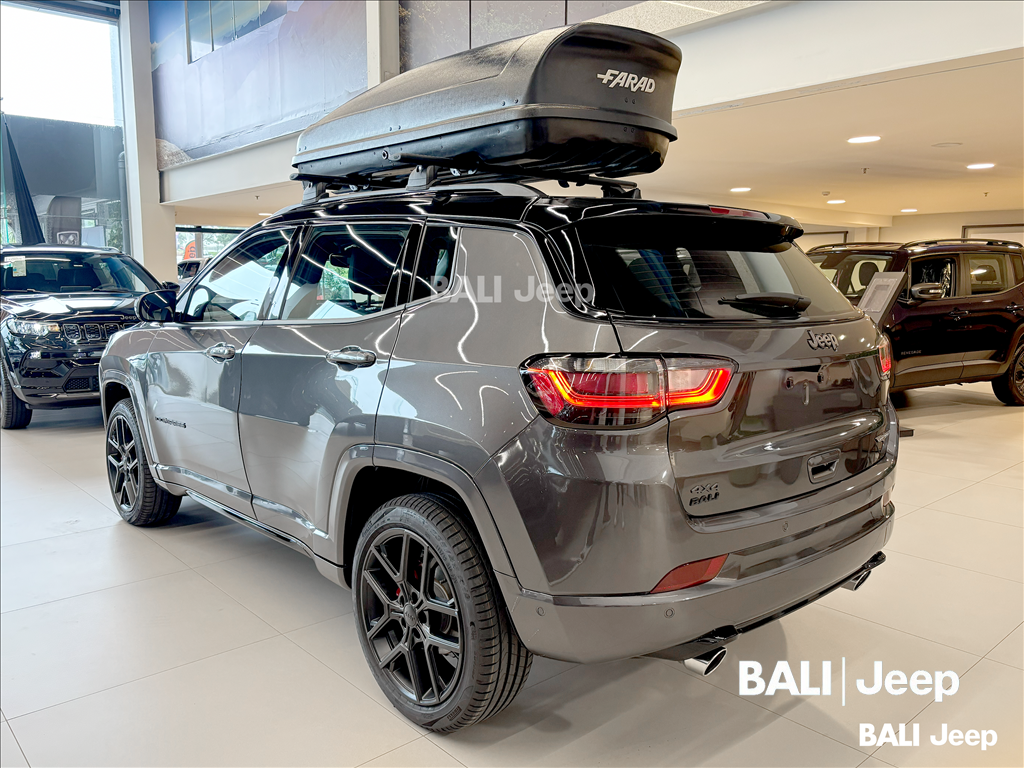 COMPASS 2.0 HURRICANE 4 TURBO GASOLINA BLACKHAWK AT94