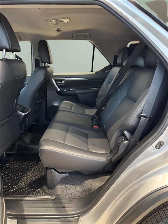 HILUX SW4 2.8 D-4D TURBO DIESEL SRX 7L 4X4 AUTOMÁTICO12