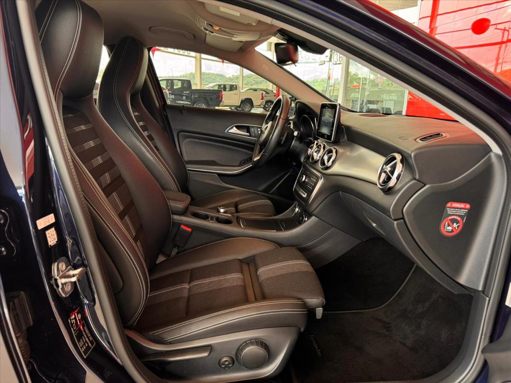 Mercedes-Benz-GLA 200-1.6 CGI FLEX ADVANCE 7G-DCT