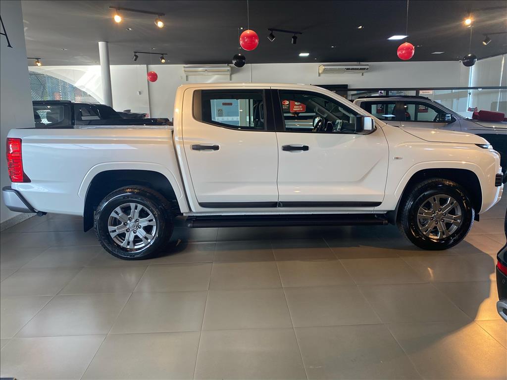 Mitsubishi-TRITON-2.4 BITURBO DIESEL CD GLS 4X4 AUTOMÁTICO