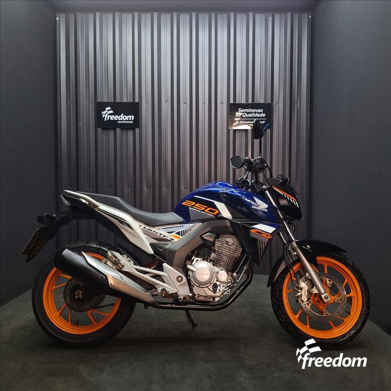 Moto HONDA do modelo CB TWISTER 2020/2020
