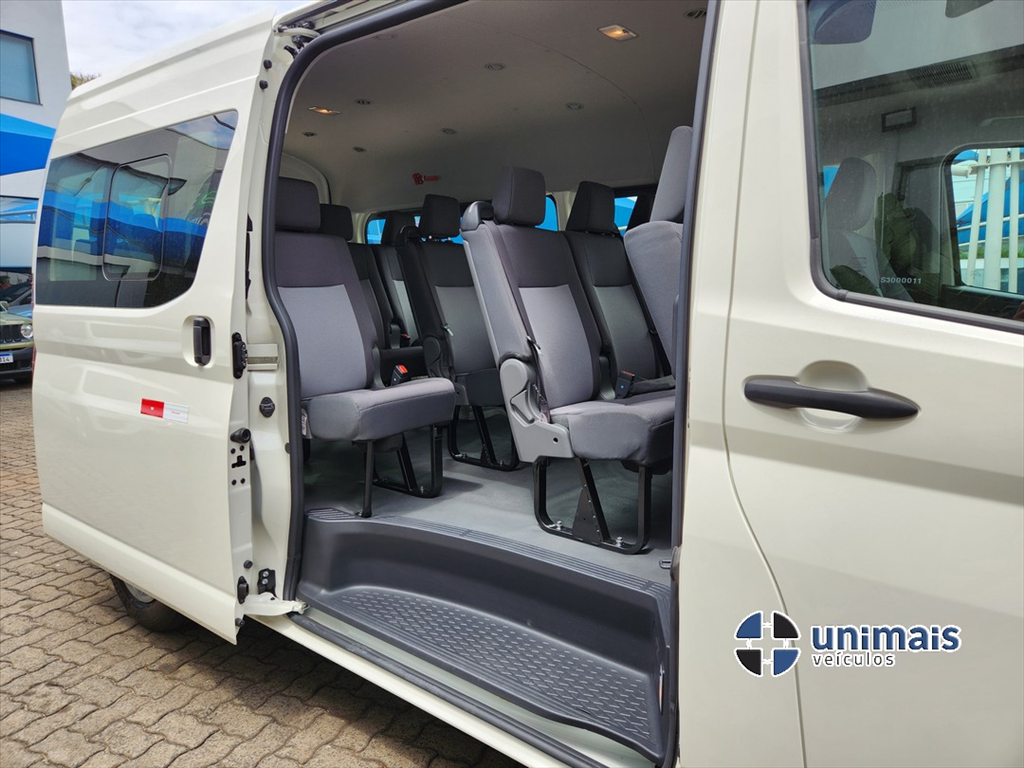 TOYOTA HIACE 2.8 D-4D TURBO DIESEL MINIBUS 15+1 DX AUTOMÁTICO — foto 6
