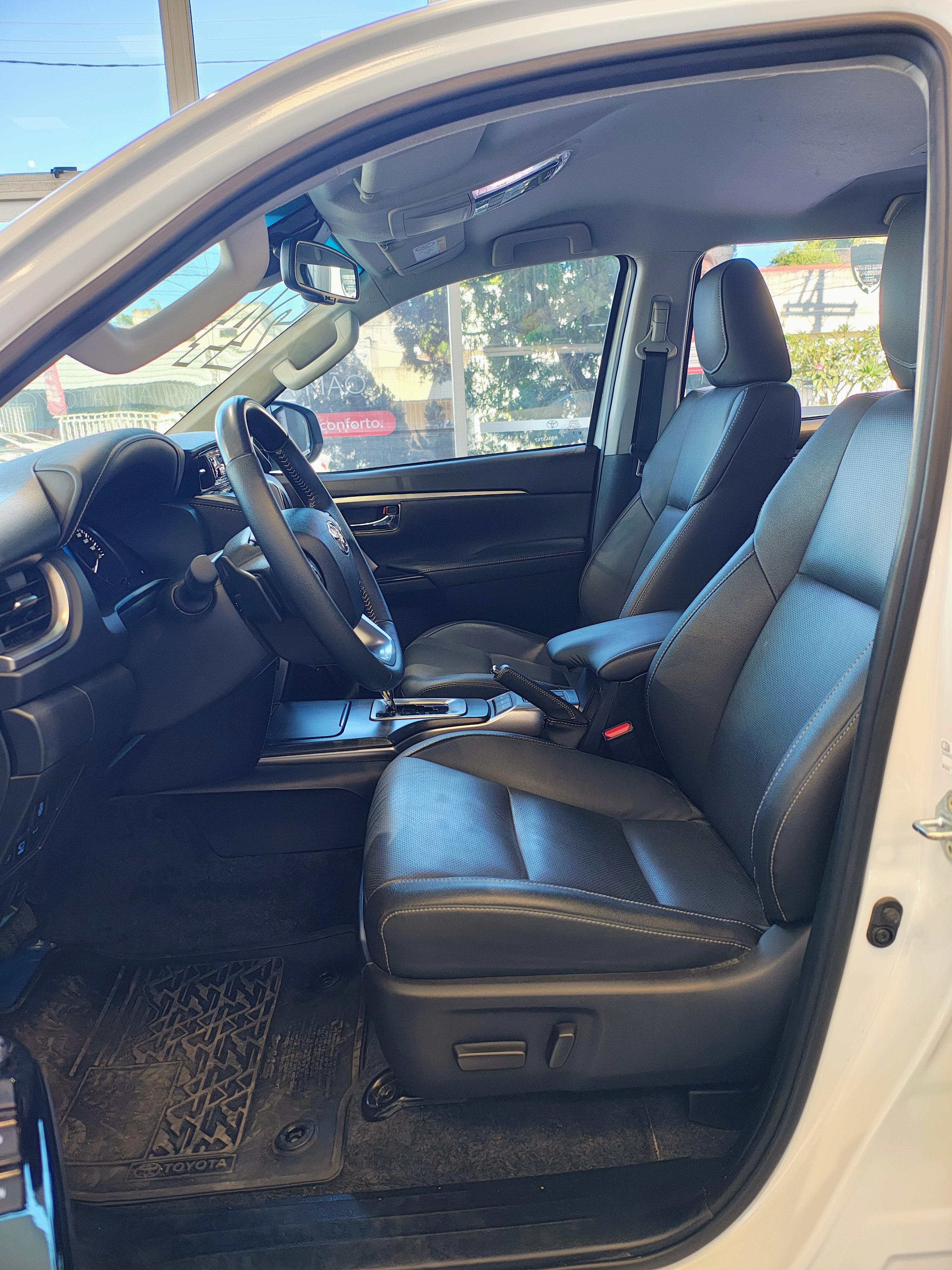 HILUX SW4 2.8 D-4D TURBO DIESEL SRX 7L 4X4 AUTOMÁTICO11