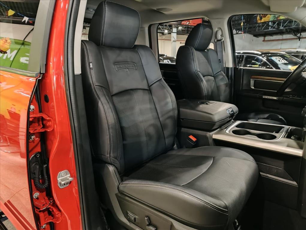 CLASSIC 5.7 V8 GASOLINA LARAMIE NIGHT EDITION CD 4X4 AUTOMÁTICO11