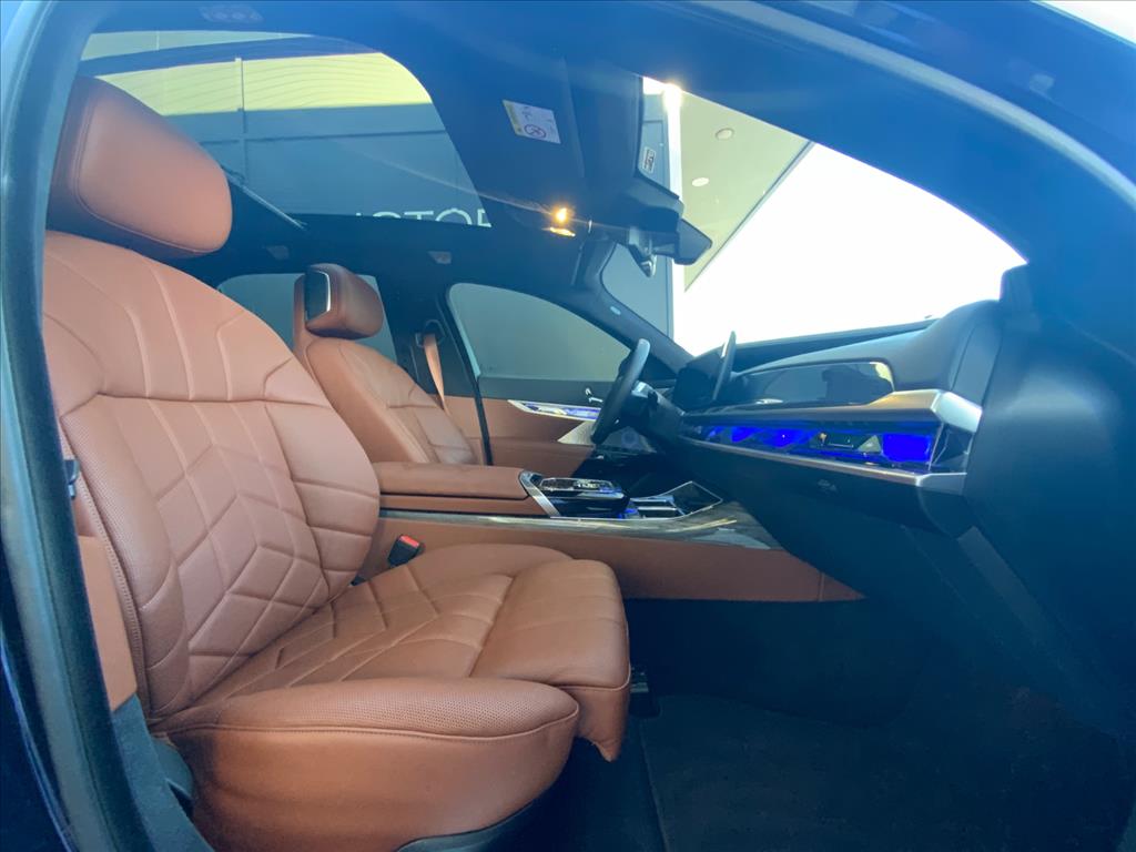 BMW-i7-ELÉTRICO XDRIVE60 M SPORT